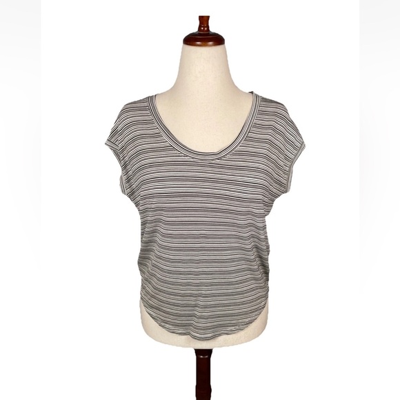 Athleta Cloudlight Stratus Tee cap sleeve Black Striped Top 657827 Size Small - Picture 1 of 5